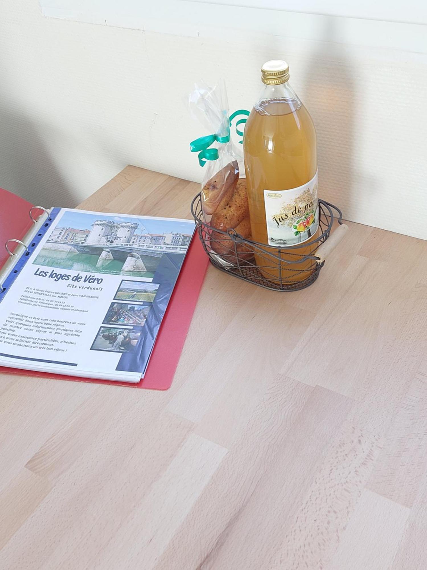 Les Loges De Vero Duplex , Appartement Neuf Classe 3 Etoiles - Garage Velo Et Moto - Parking Prive - 1 Chambre Et Un Canape Convertible - Gere Par Prestazen'Services Thierville-sur-Meuse المظهر الخارجي الصورة